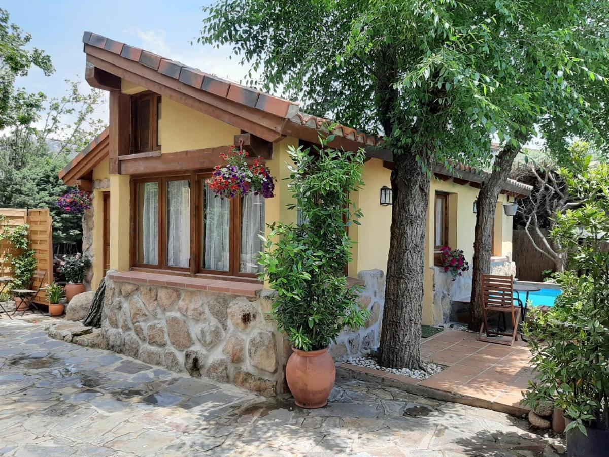 Acogedora casa rural en la sierra de Madrid Mataelpino Exterior foto